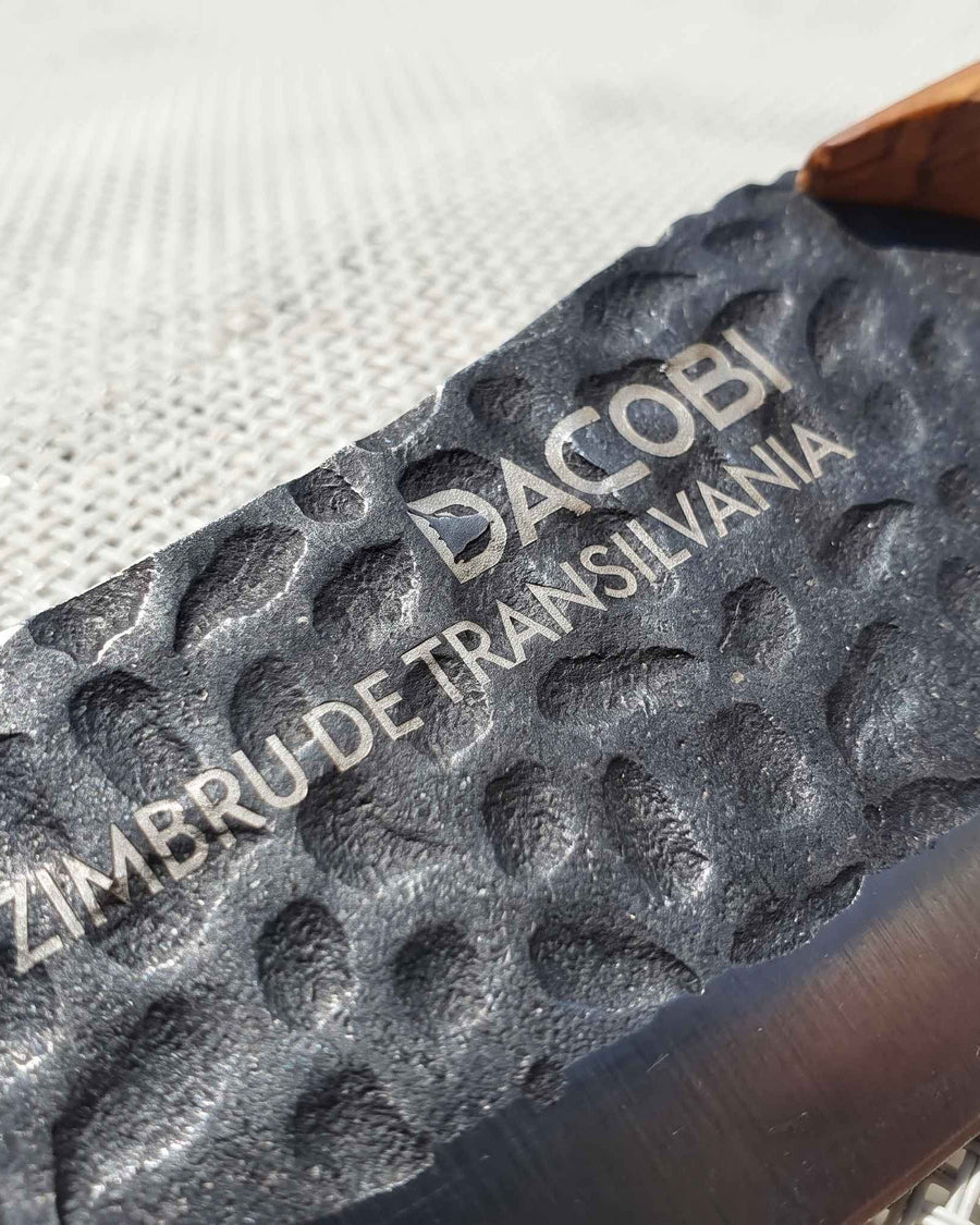 Crna DACOBI oštrica s laserski ugraviranim natpisom ZIMBRU DE TRANSILVANIA